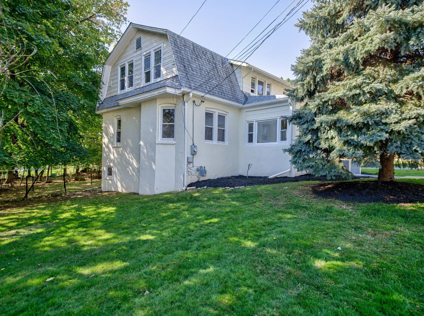 West Orange House: 14 Winding Way