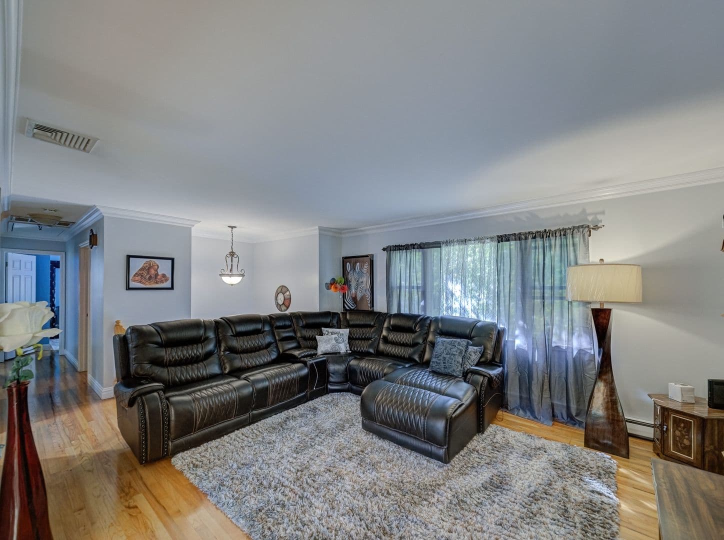Bloomingdale House: 128 Reeve Ave,