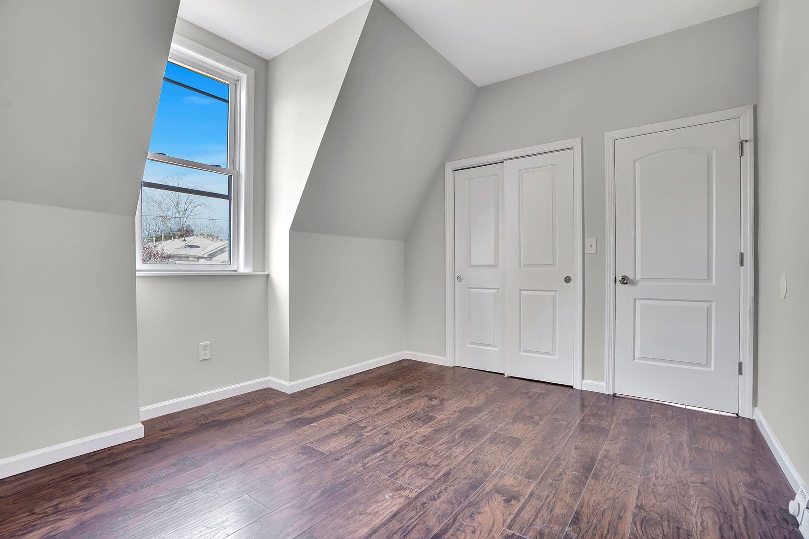 Newark Apartment: 142-144 Seymour Ave