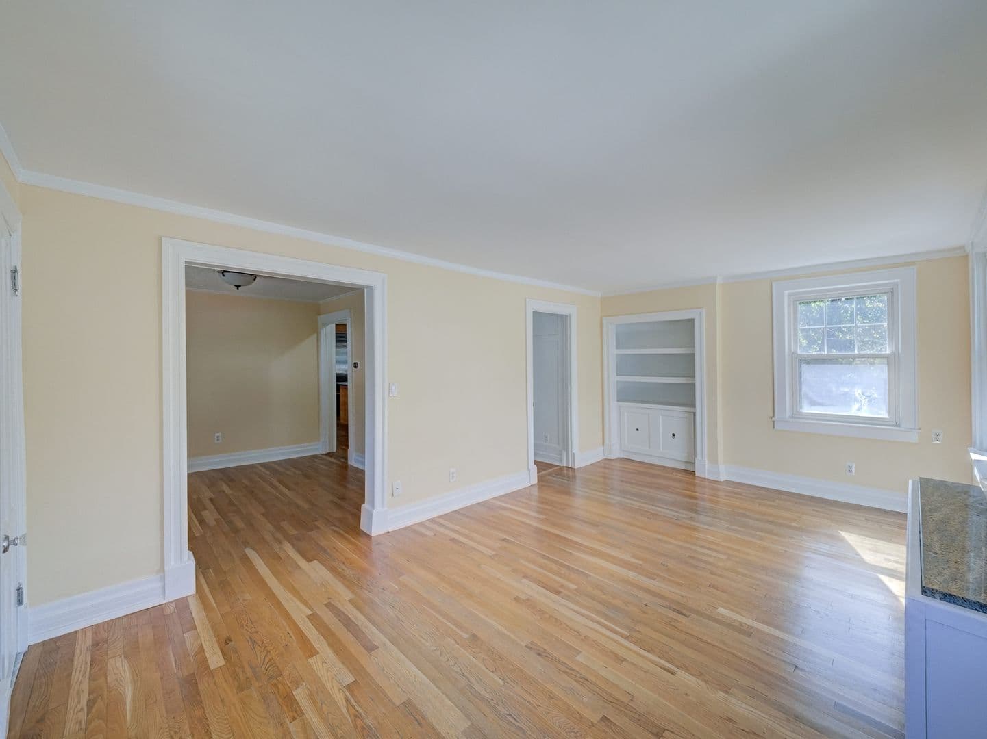 West Orange House: 14 Winding Way