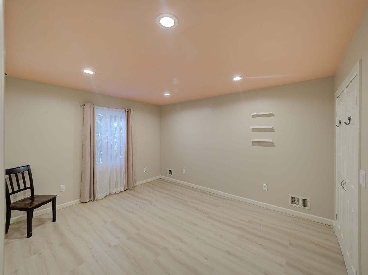 Morganville House: 17 Bauers Ln