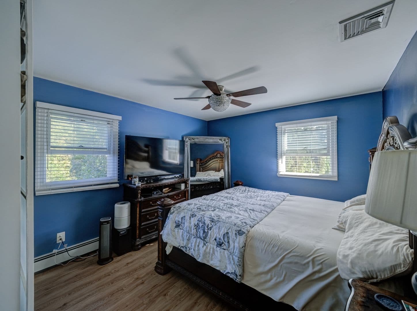 Bloomingdale House: 128 Reeve Ave,