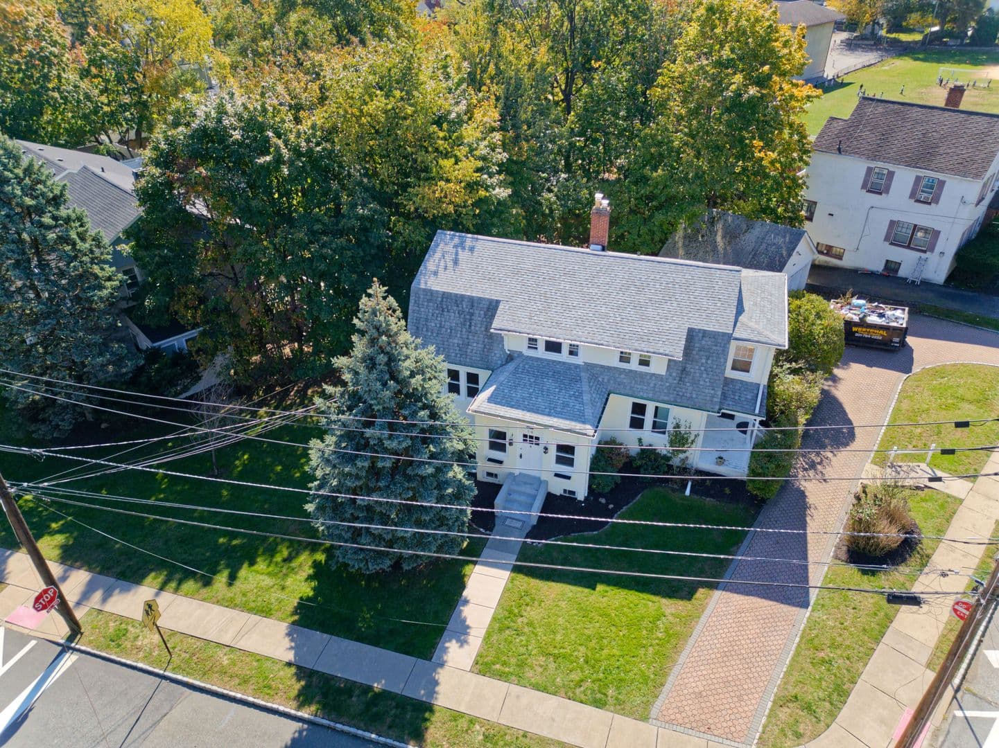West Orange House: 14 Winding Way