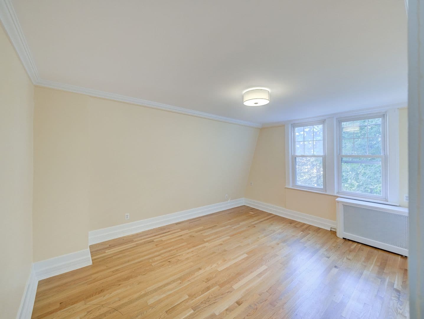 West Orange House: 14 Winding Way