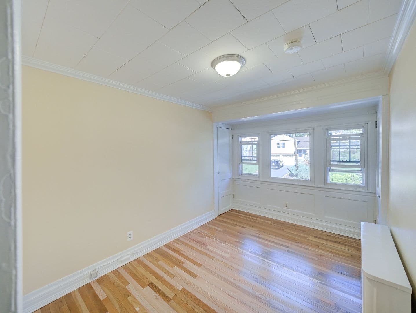 West Orange House: 14 Winding Way