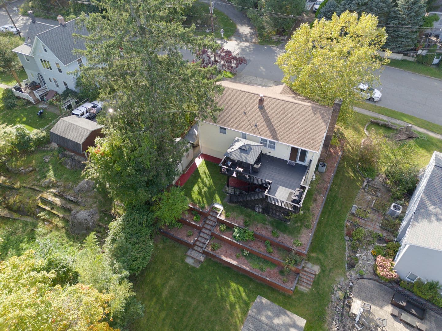 Bloomingdale House: 128 Reeve Ave,