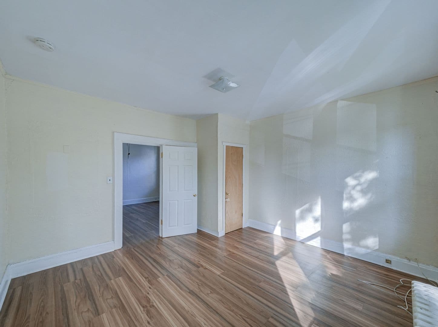 Roselle Apartment: 706 Chestnut St