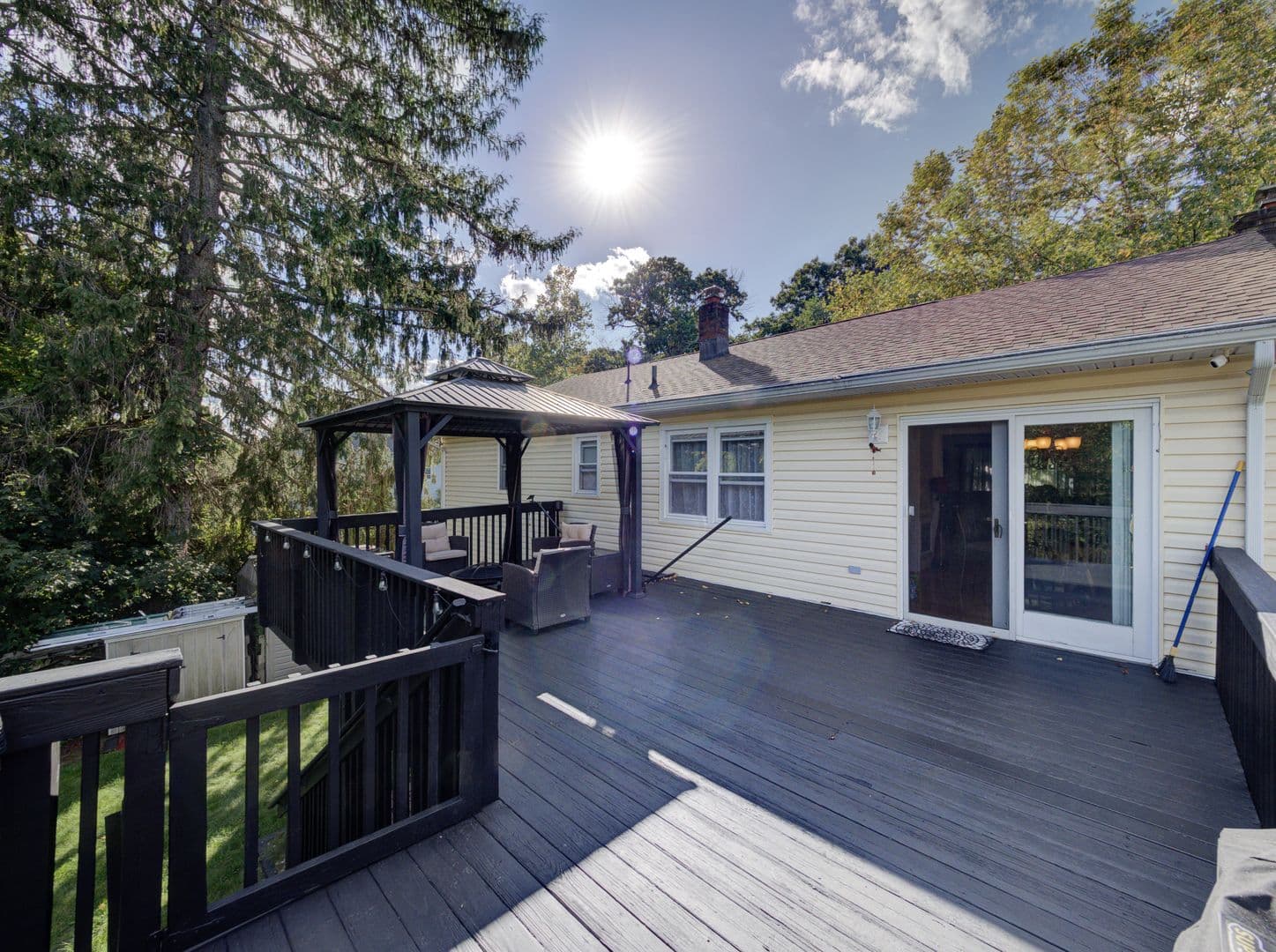 Bloomingdale House: 128 Reeve Ave,
