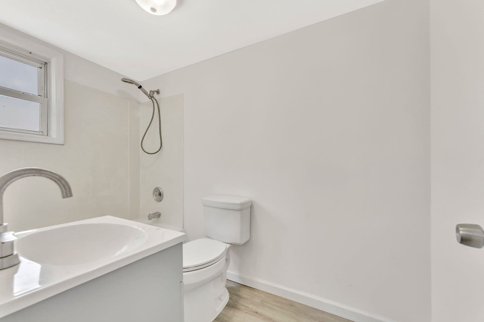 Jamesburg Apartment: 37 Hooker St