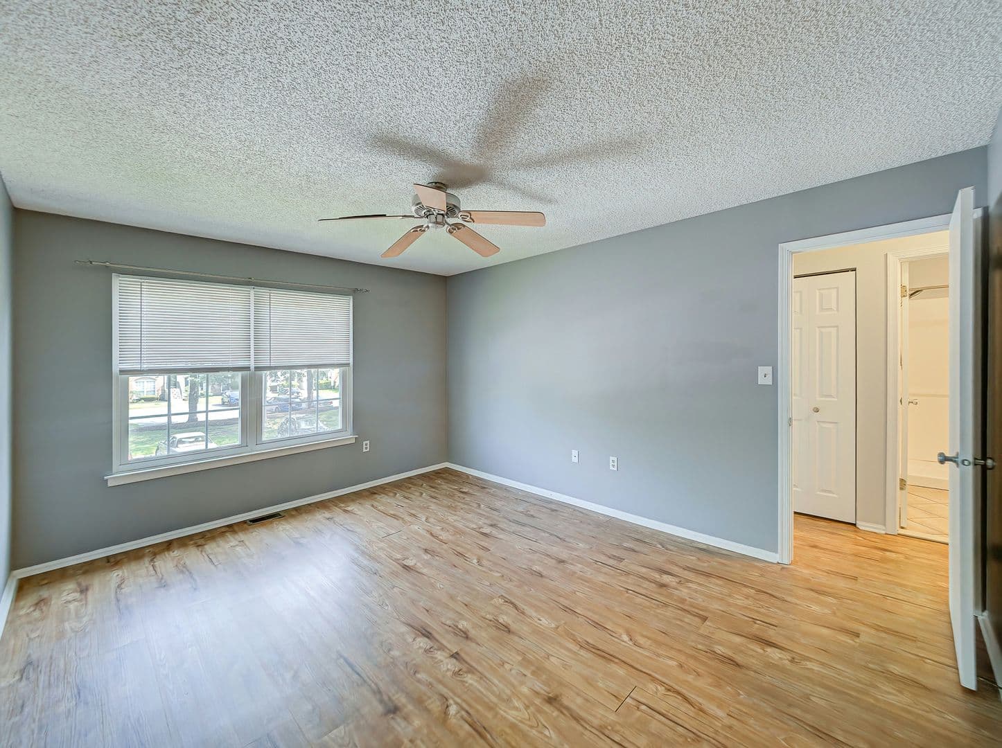 Hamilton Townhome: 96 Versailles Ct