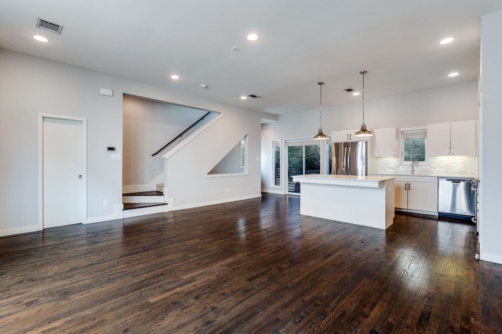 Dallas Apartment: 4905 Kilroy Drive