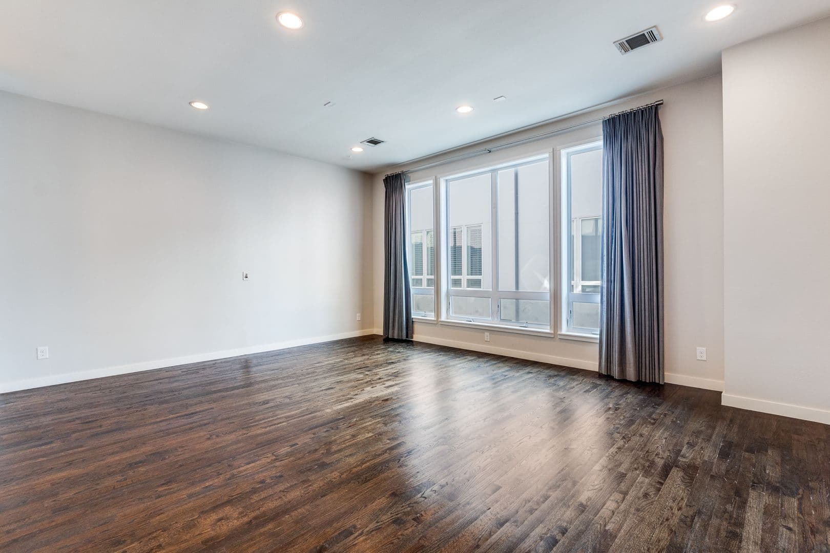 Dallas Apartment: 4905 Kilroy Drive