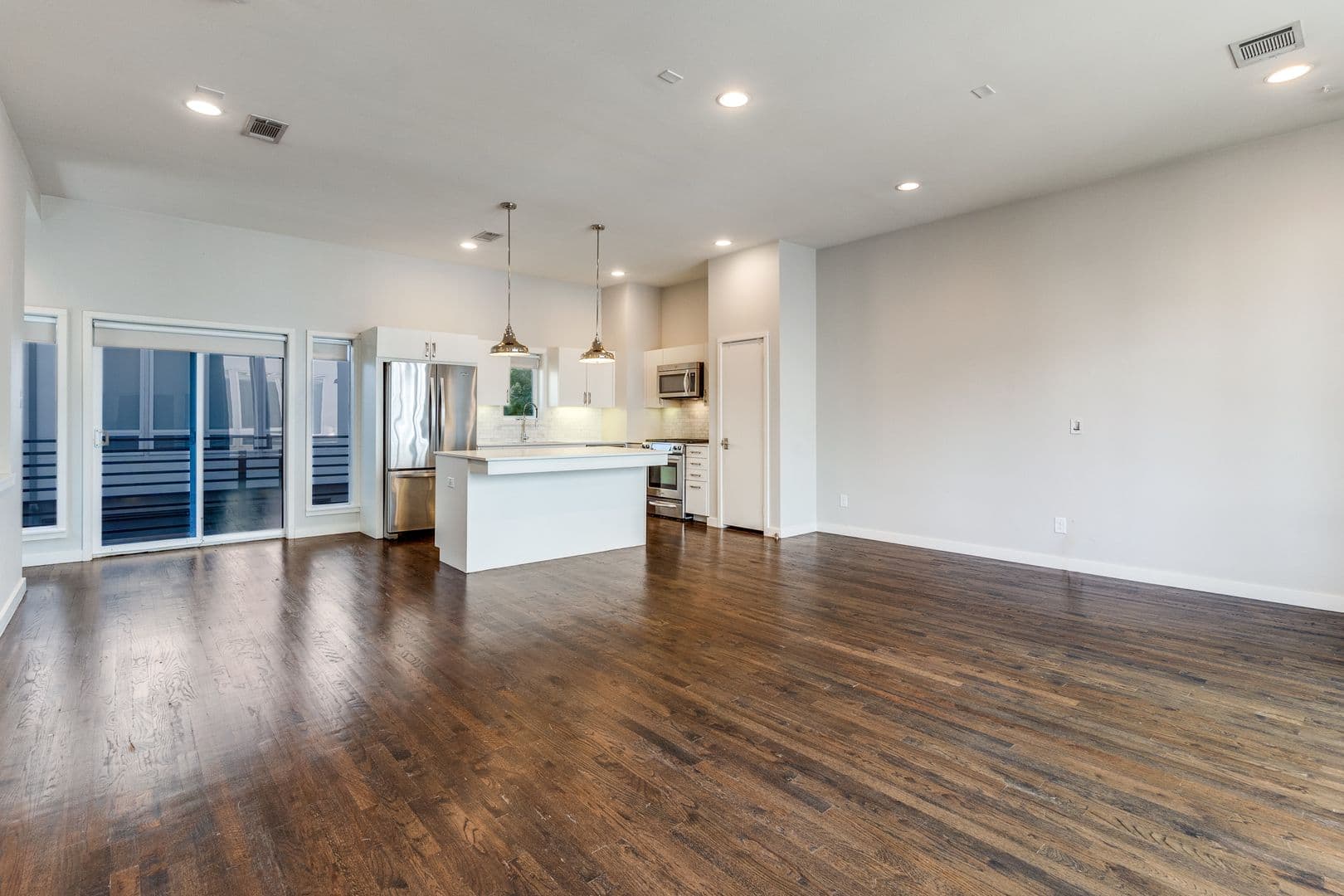 Dallas Apartment: 4905 Kilroy Drive