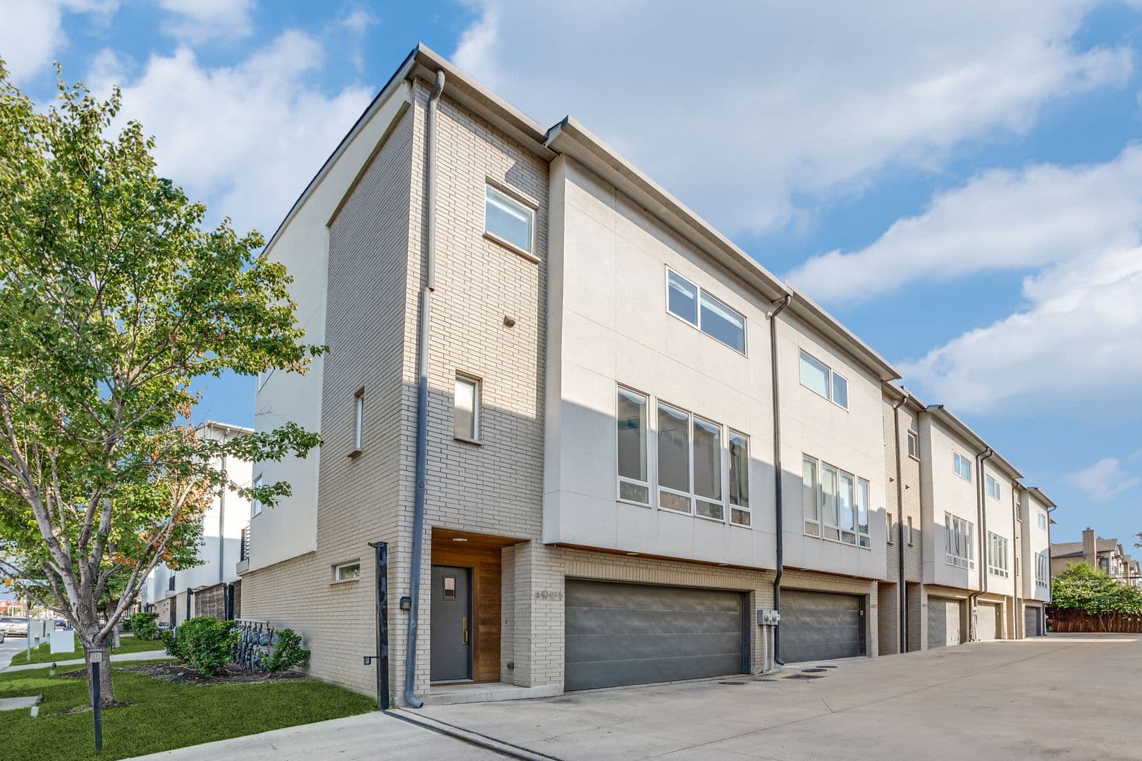 Dallas Apartment: 4905 Kilroy Drive