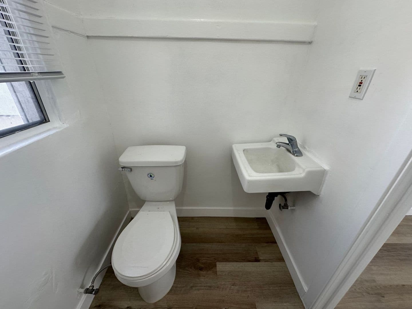 Los Angeles Apartment: 901 S Vermont Ave.