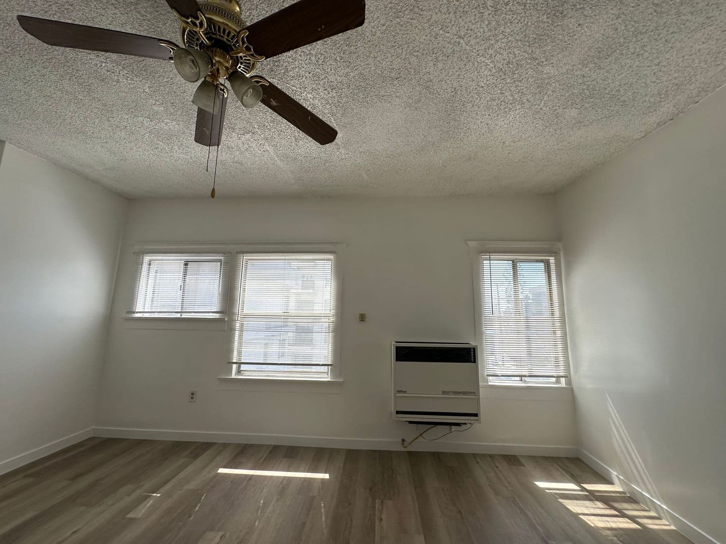 Los Angeles Apartment: 901 S Vermont Ave.