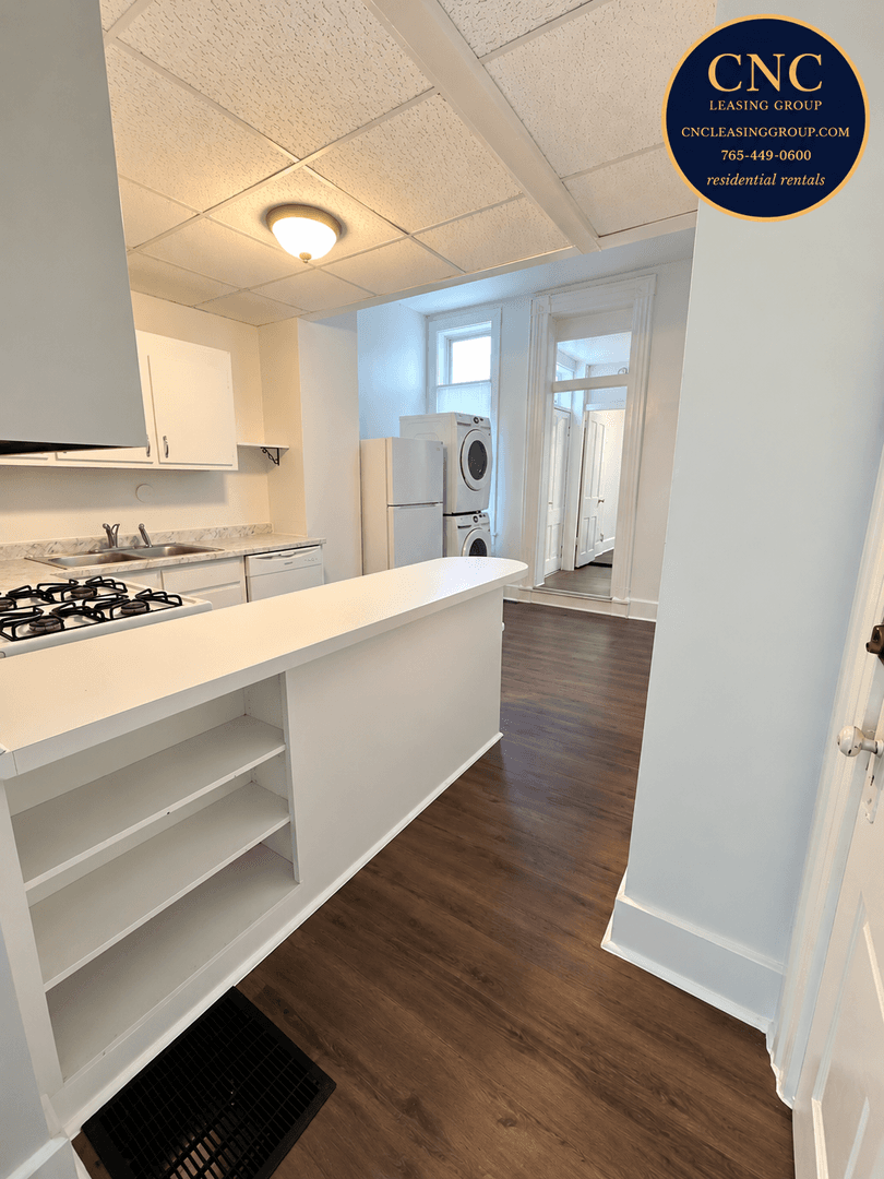 Lafayette Apartment: 635-639 Oregon Street