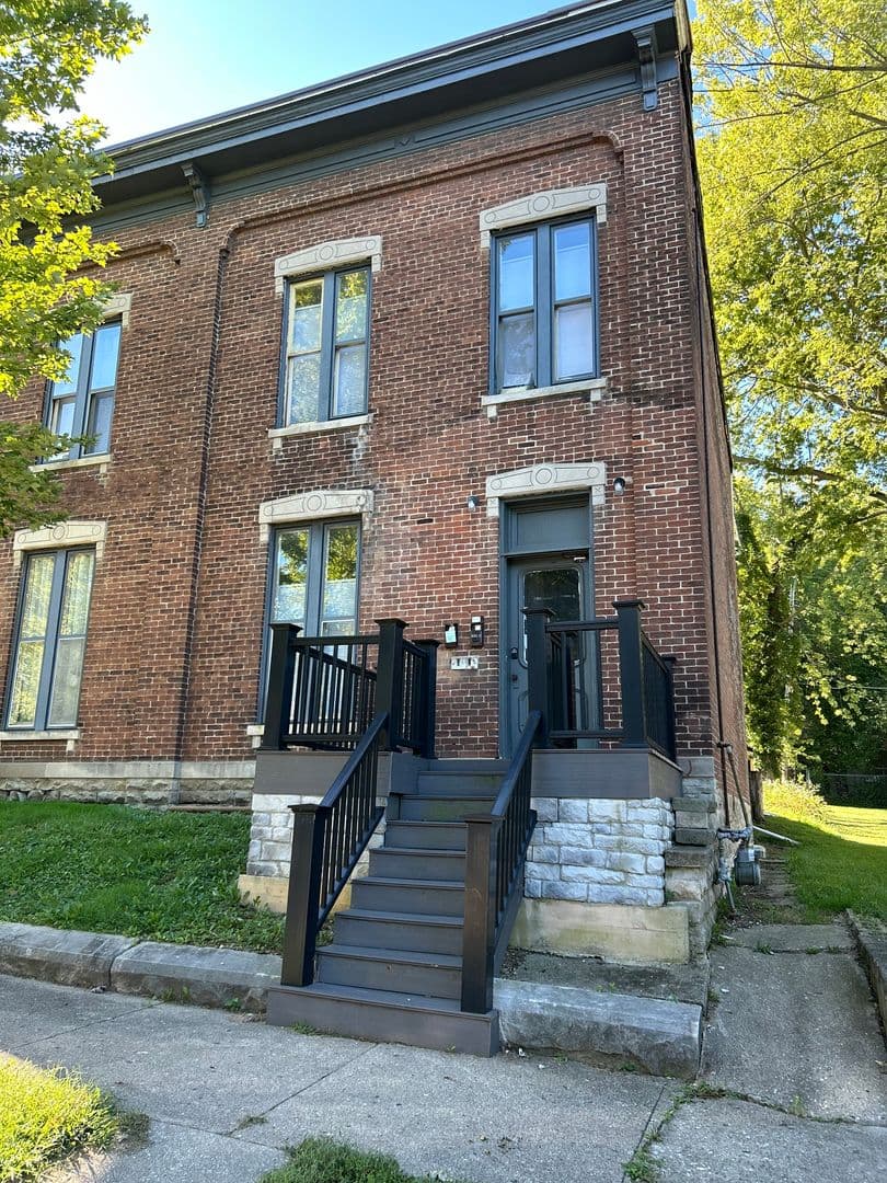 Lafayette Apartment: 635-639 Oregon Street