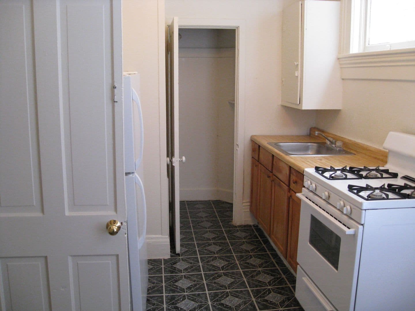 Lafayette Apartment: 912 N 10th Street