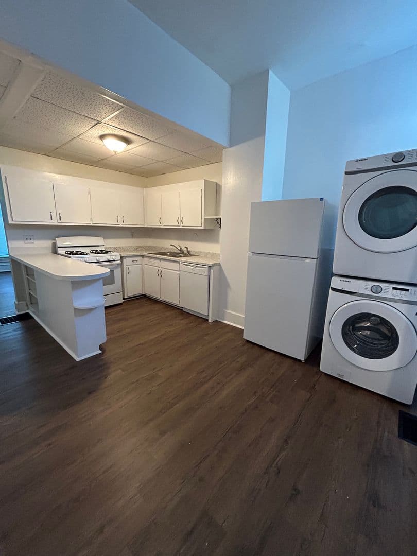 Lafayette Apartment: 635-639 Oregon Street