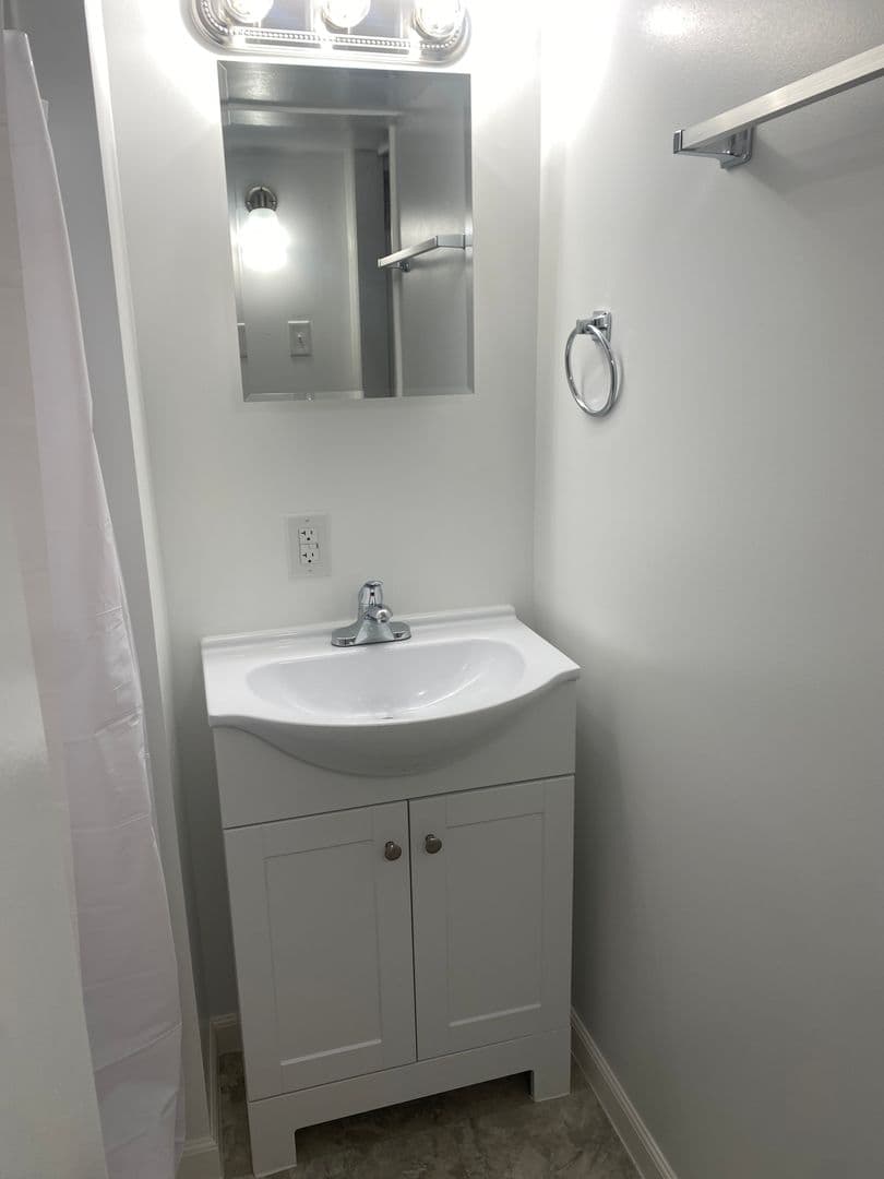 Lafayette Apartment: 212 Tinkler Street