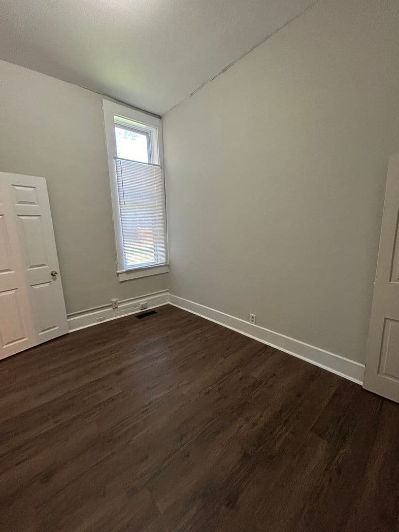 Lafayette Apartment: 635-639 Oregon Street