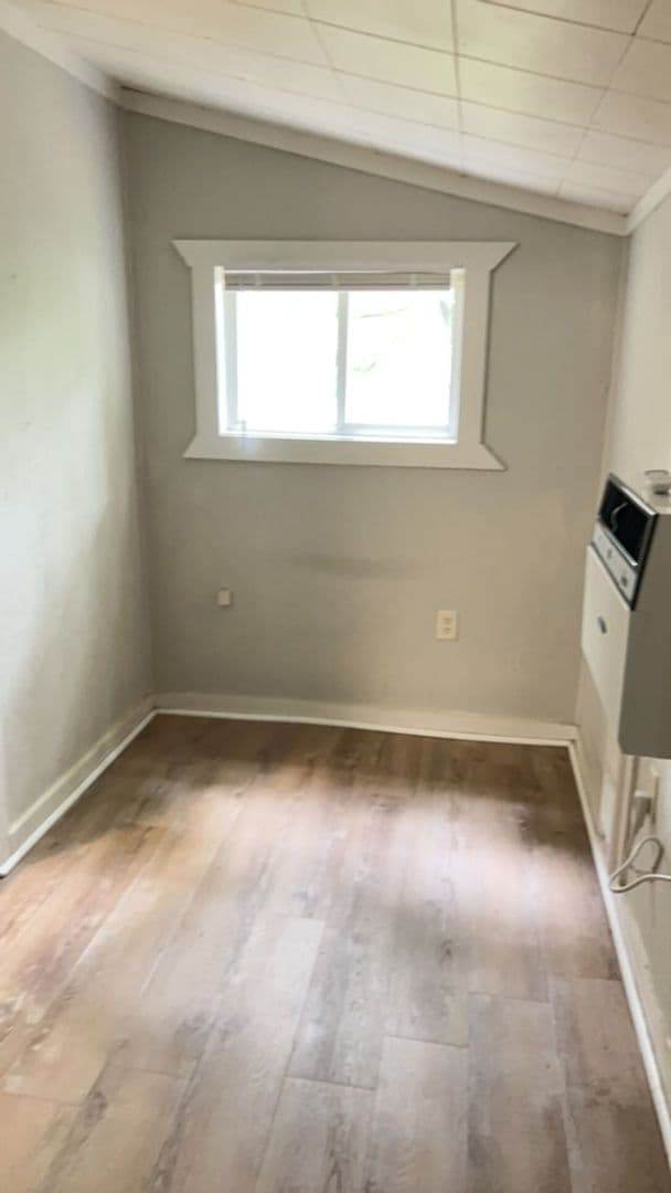 Lafayette Apartment: 1222 Columbia Street