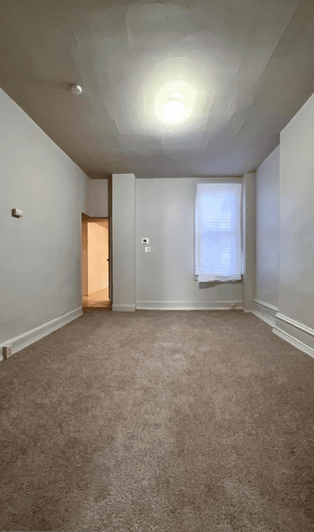 Norristown Apartment: 408 W Airy St