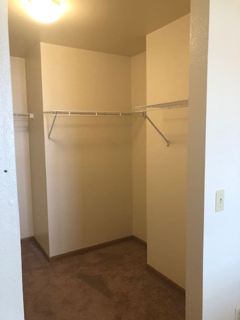 Mayville Apartment: 301 S. Mountin Drive