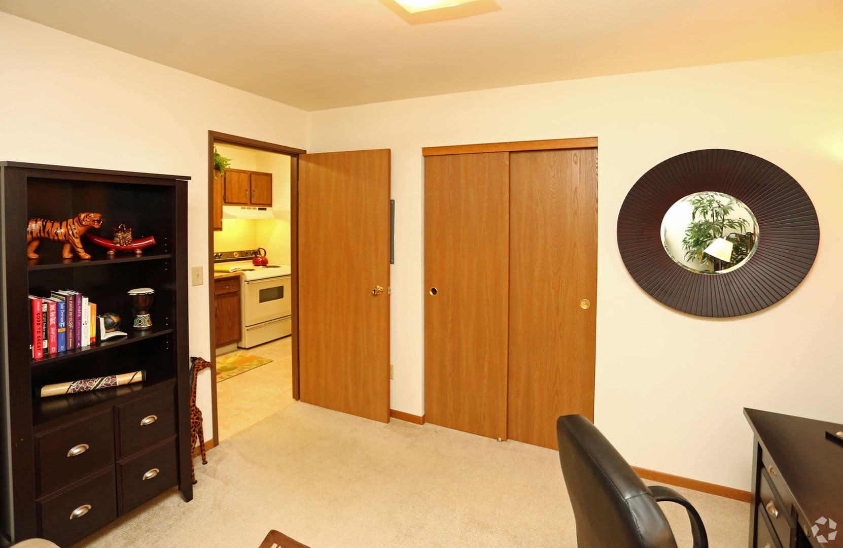Green Bay Apartment: 2021 Deckner Ave.