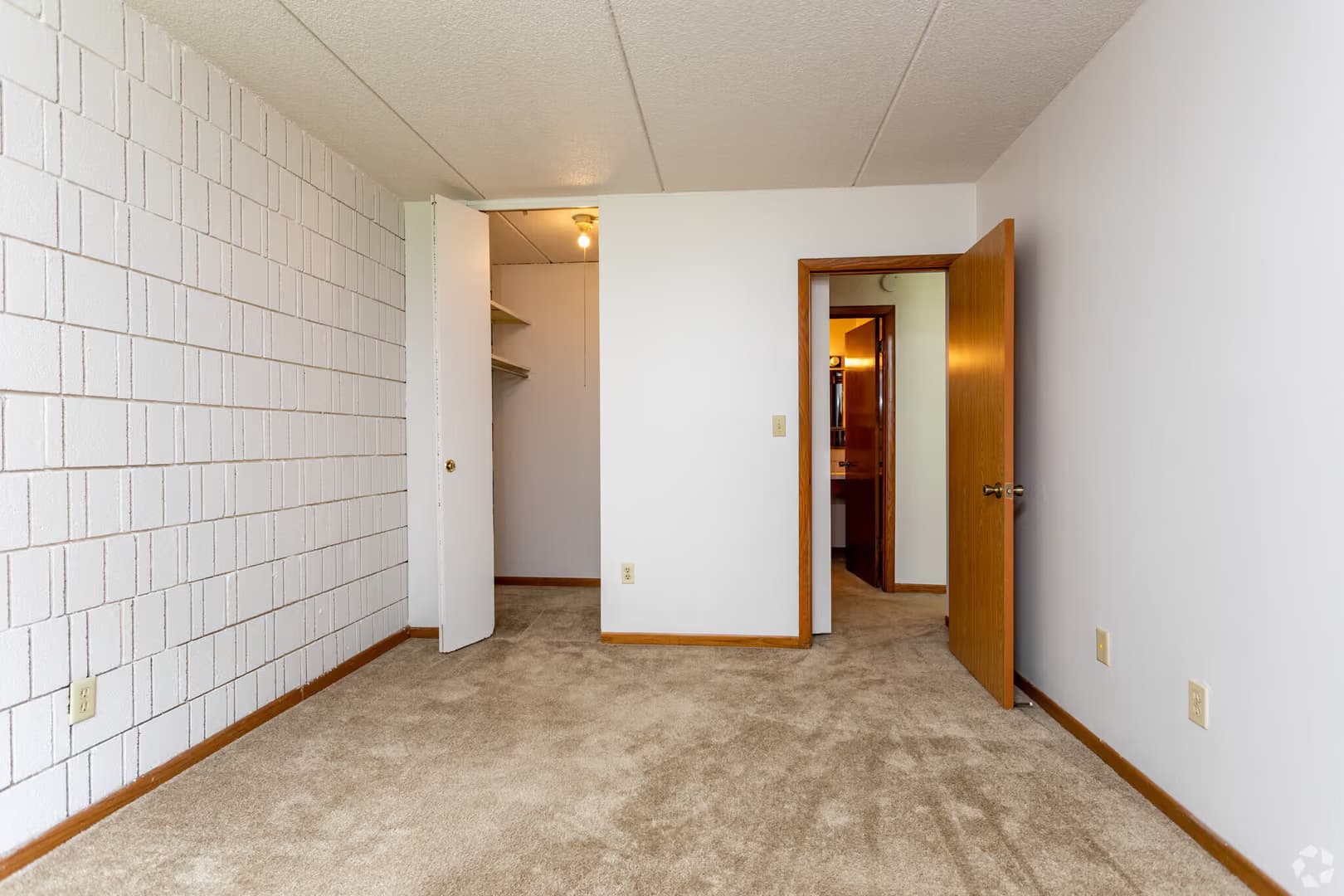 Milwaukee Apartment: 3963 S 76th St Unit 3