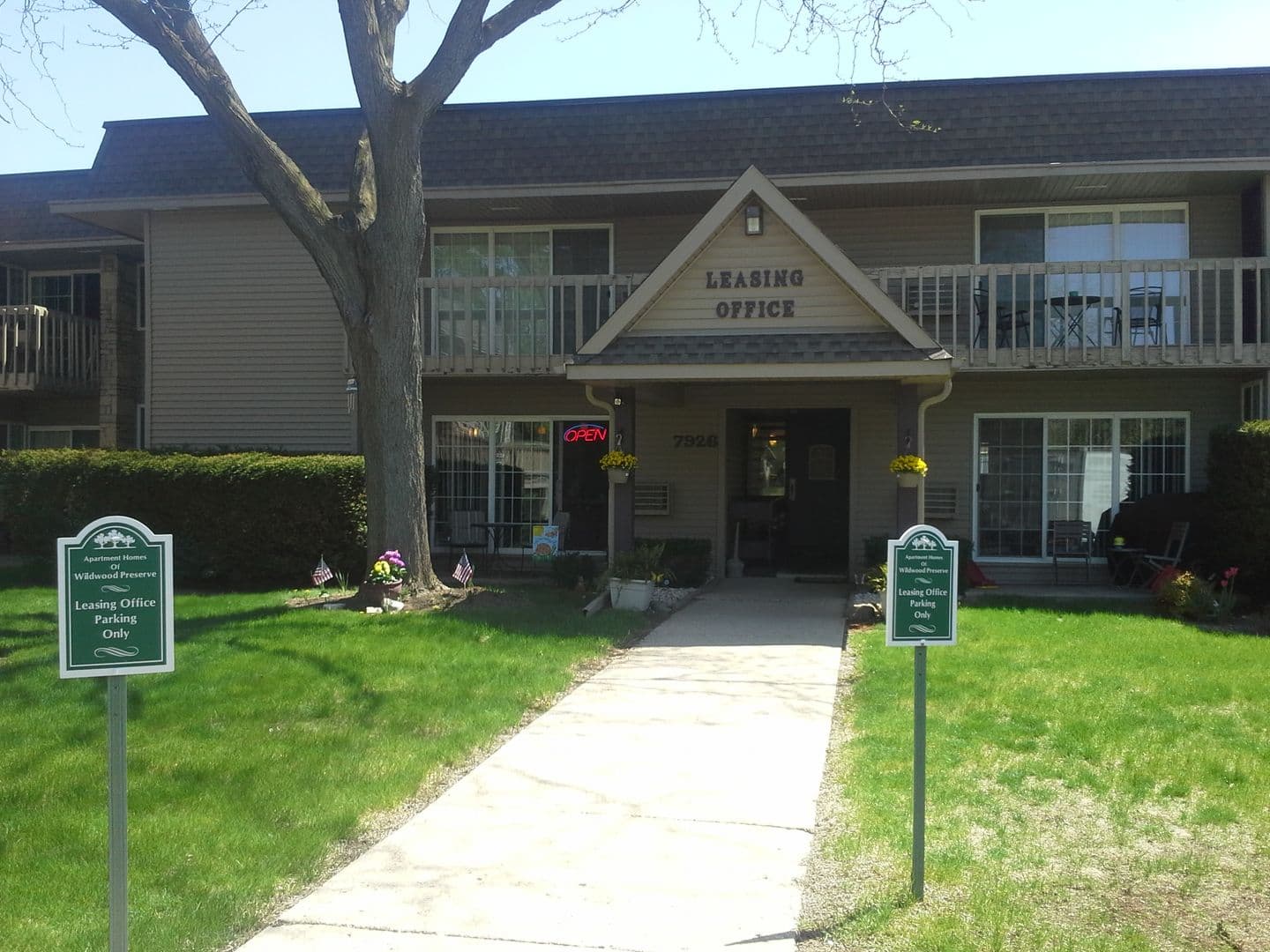 Oak Creek Apartment: 7926 S. Wildwood Drive #1
