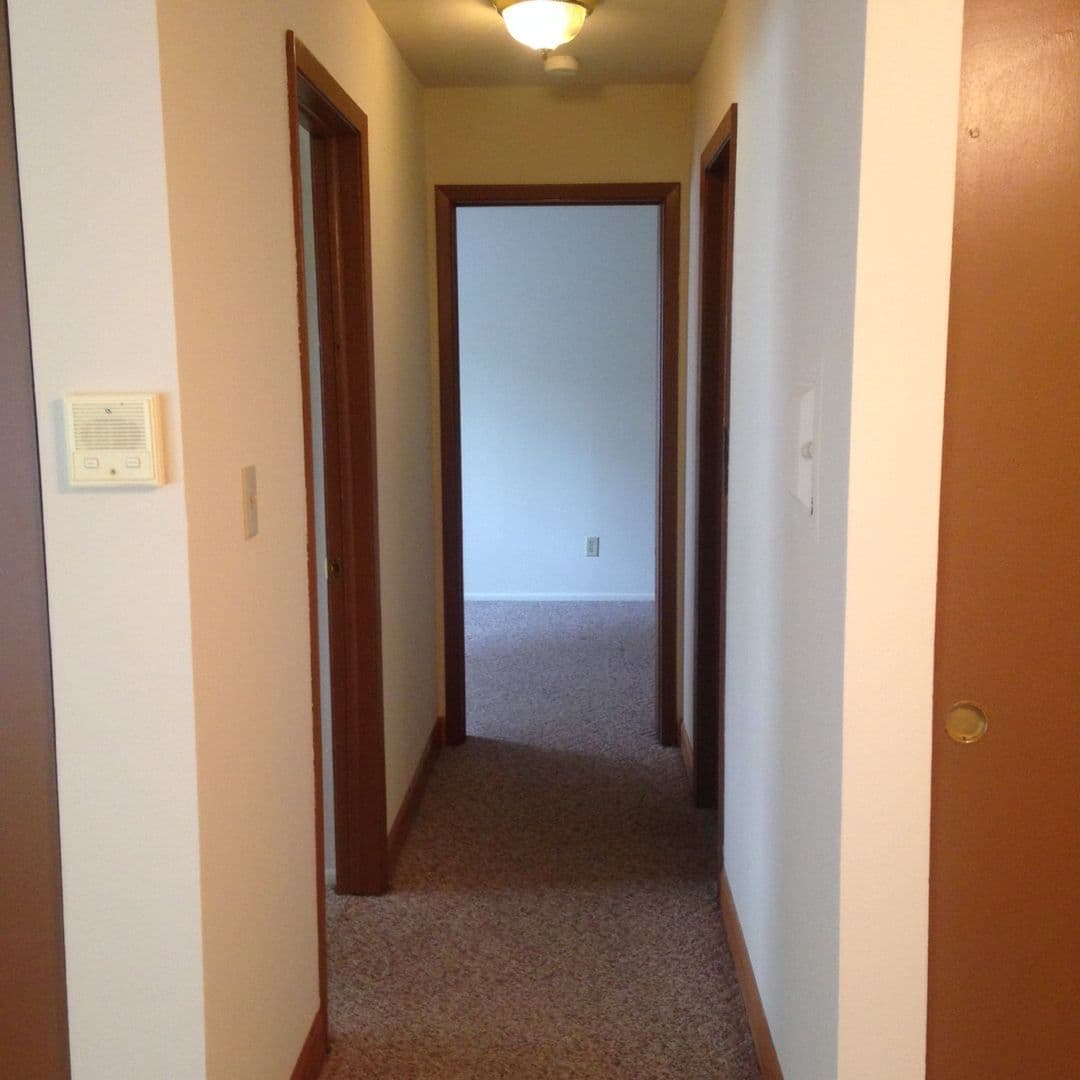Oak Creek Apartment: 7926 S. Wildwood Drive #1
