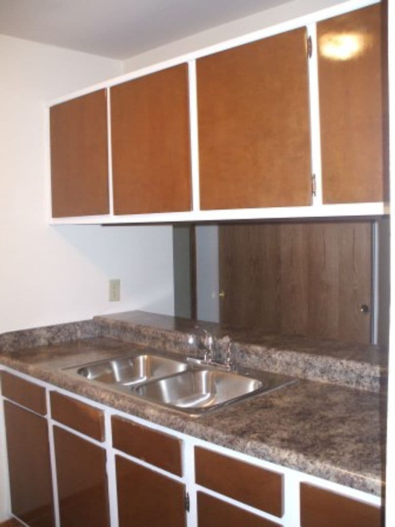 Oak Creek Apartment: 7926 S. Wildwood Drive #1