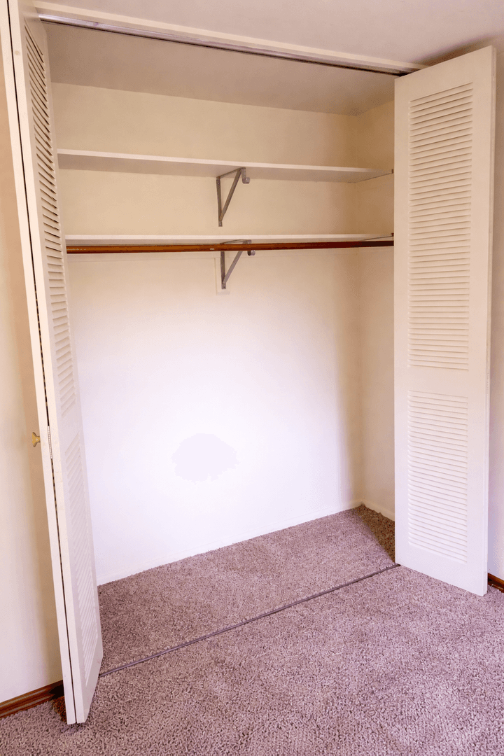 Mount Pleasant Apartment: 5000 Graceland Blvd.