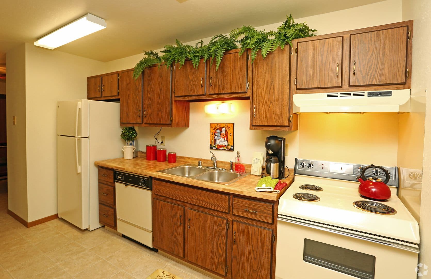 Green Bay Apartment: 2021 Deckner Ave.