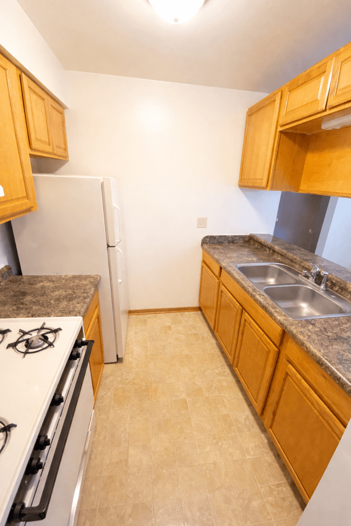 Oak Creek Apartment: 7926 S. Wildwood Drive #1
