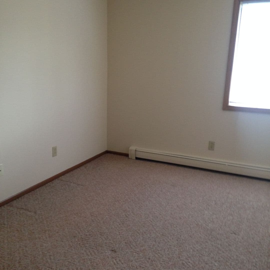 Oak Creek Apartment: 7926 S. Wildwood Drive #1