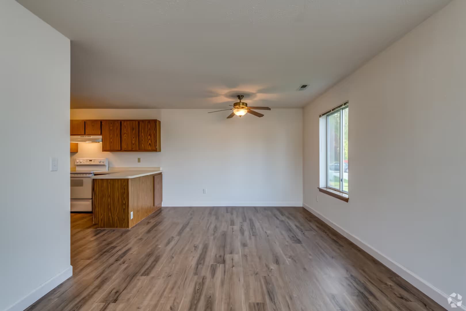 Oak Creek Apartment: 8385 S. Yorkshire Dr.