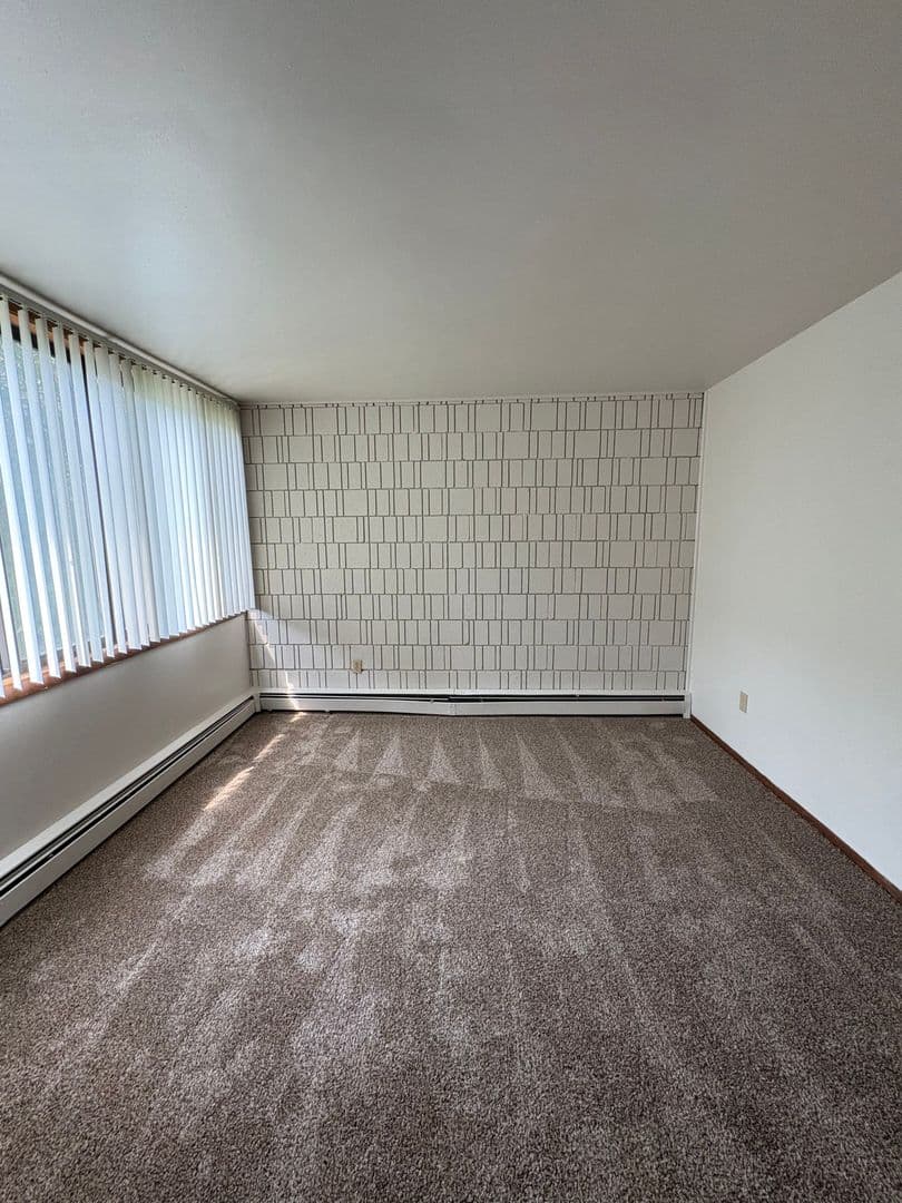 Milwaukee Apartment: 3963 S 76th St Unit 3