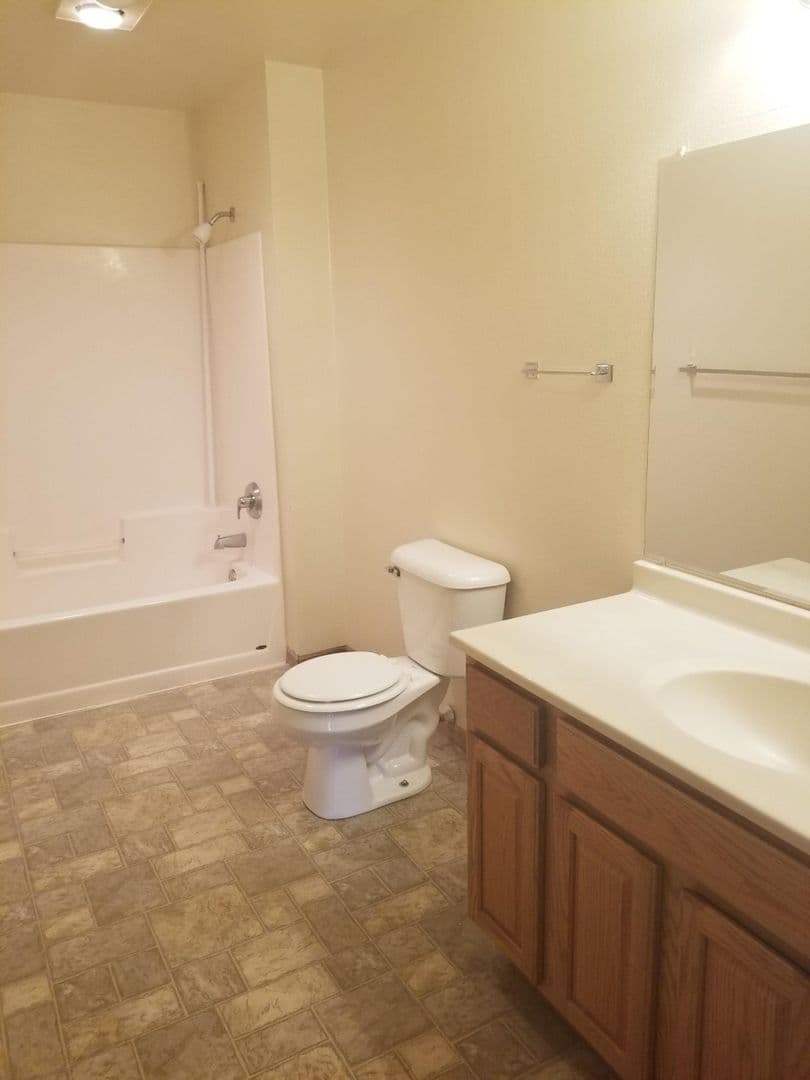 Mayville Apartment: 301 S. Mountin Drive
