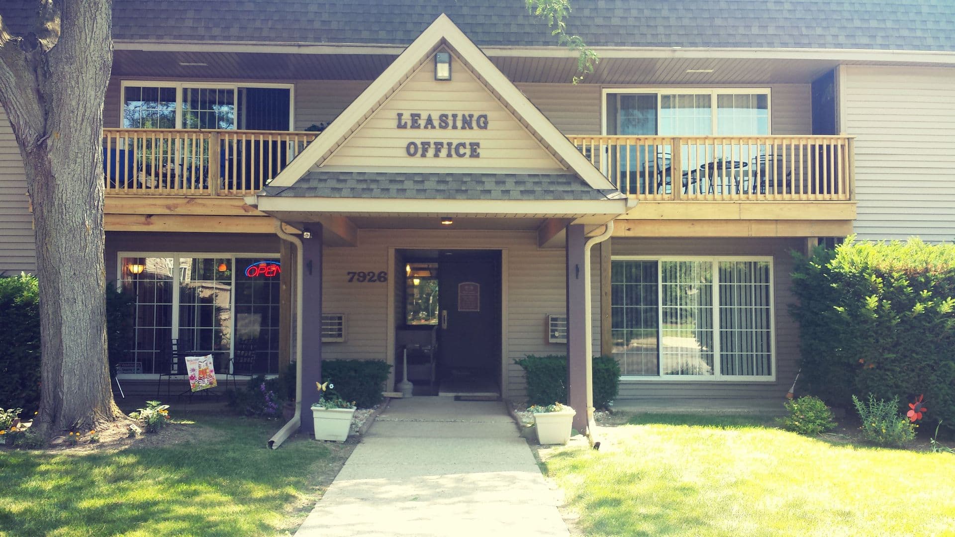 Oak Creek Apartment: 7926 S. Wildwood Drive #1