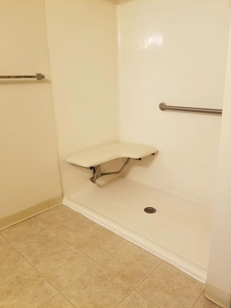 Racine Apartment: 1403 W. 6th St.