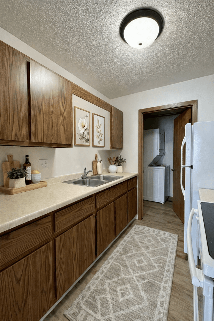 Oak Creek Apartment: 8385 S. Yorkshire Dr.