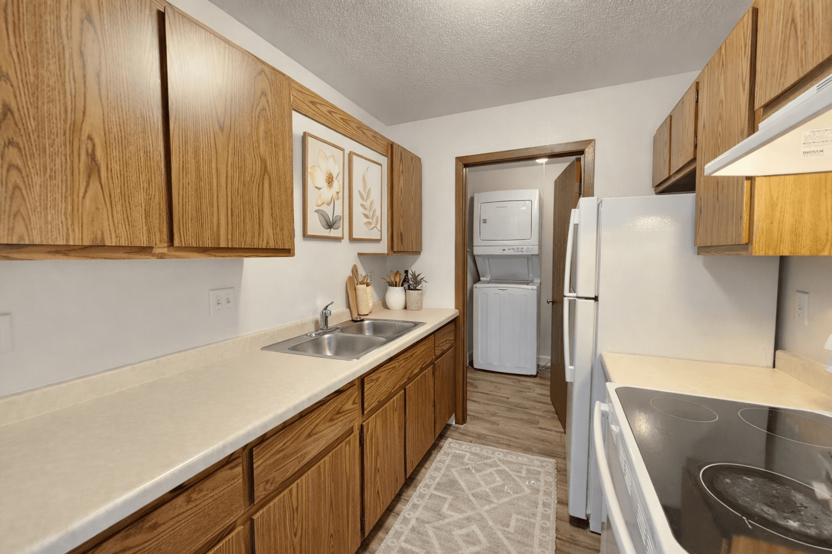 Oak Creek Apartment: 8385 S. Yorkshire Dr.