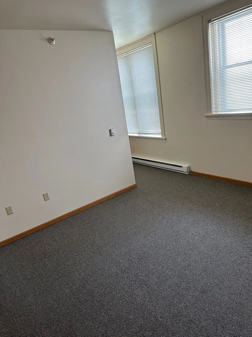 Racine Apartment: 1403 W. 6th St.