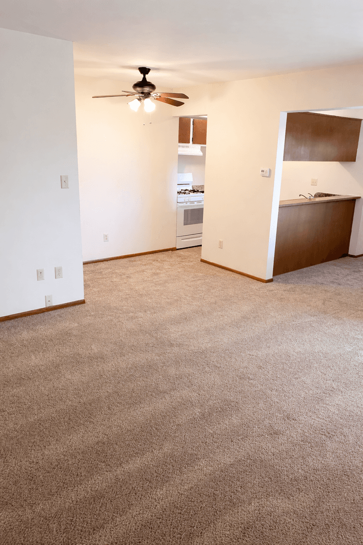 Oak Creek Apartment: 7926 S. Wildwood Drive #1