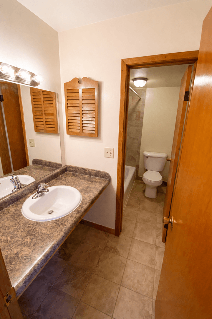 Oak Creek Apartment: 7926 S. Wildwood Drive #1