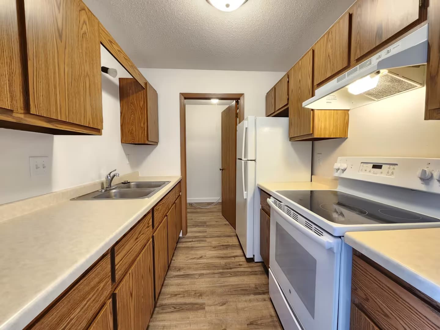 Oak Creek Apartment: 8385 S. Yorkshire Dr.