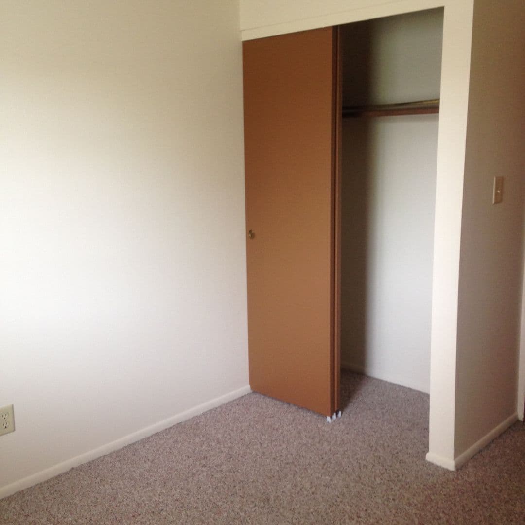 Oak Creek Apartment: 7926 S. Wildwood Drive #1